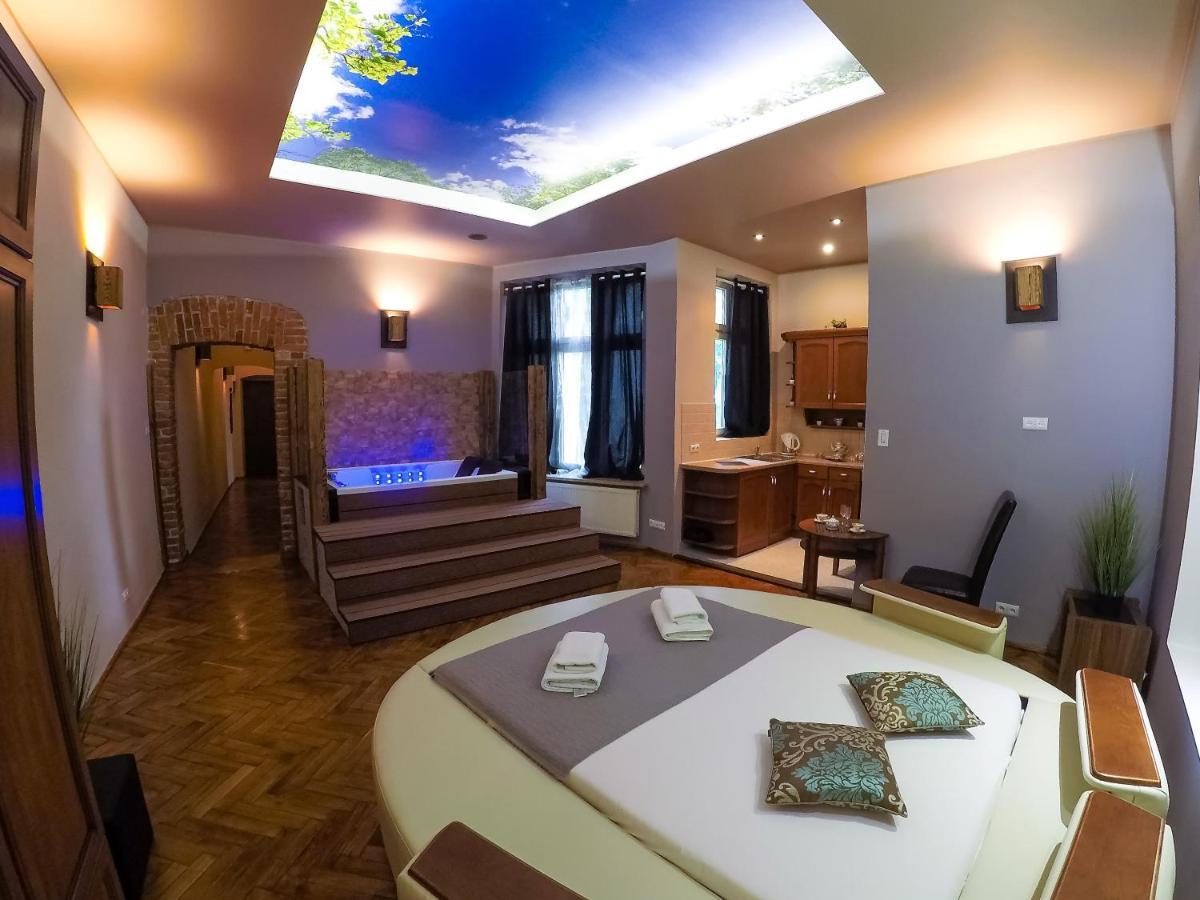 Z Jacuzzi Rynek Apartahotel 3*
