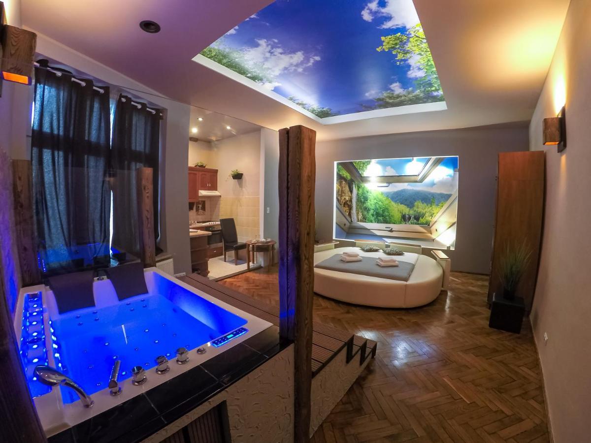 Z Jacuzzi Rynek