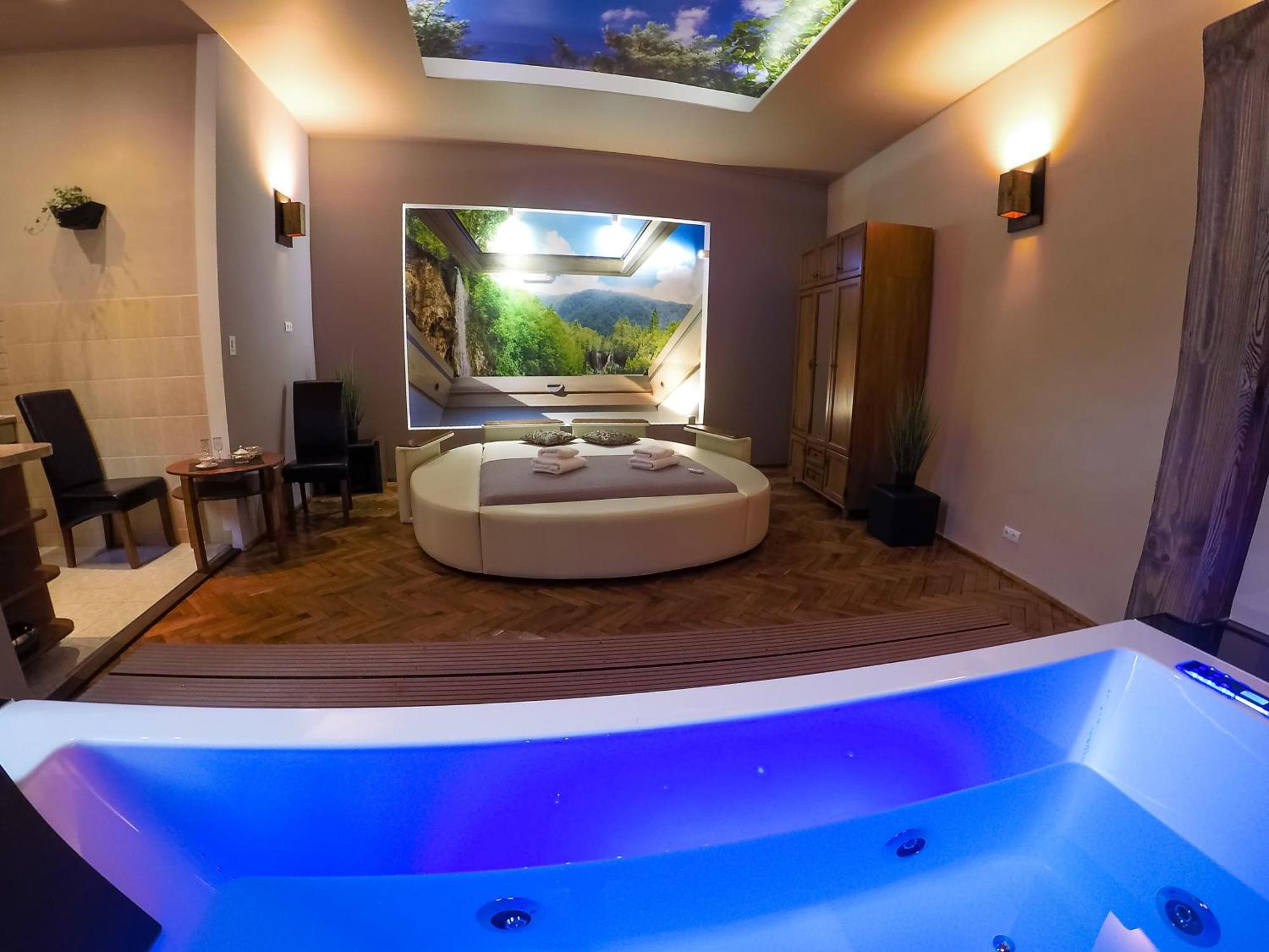 Z Jacuzzi Rynek Apartahotel 3*